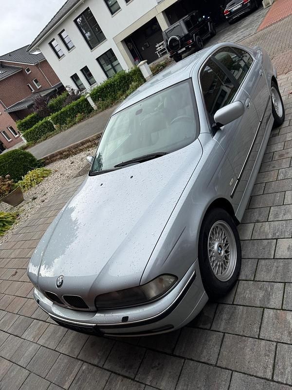 Silber Gebraucht 1996 BMW 535 Limousine | 6.199 € - Bild 1/4