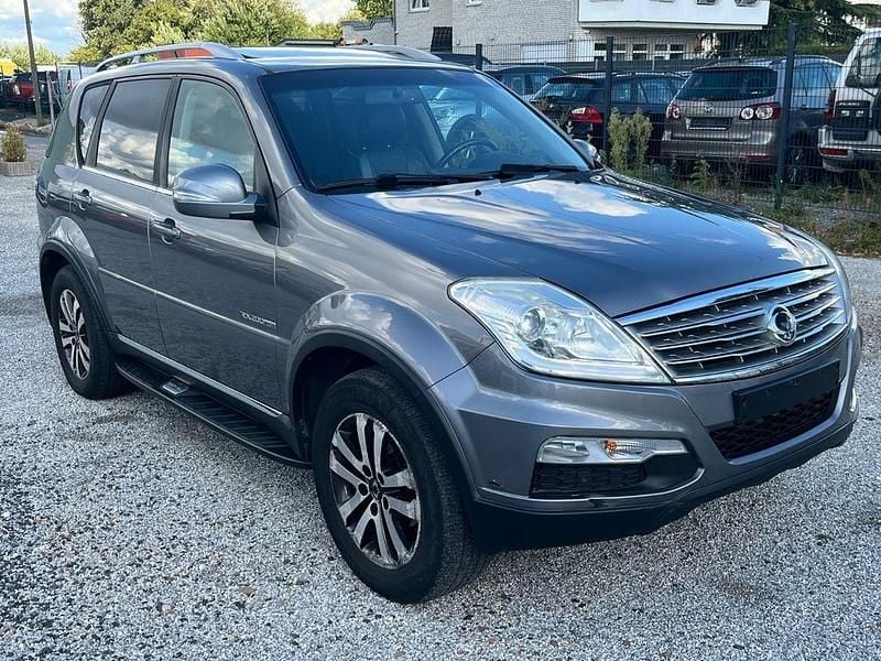 Grau Gebraucht 2014 Ssangyong Rexton Crystal SUV | 6.980 € (Superpreis) - Bild 1/4