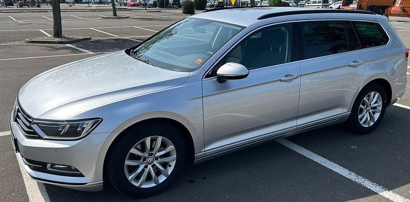 Silber Gebraucht 2016 VW Passat Comfortline Kombi | 9.900 € (Superpreis) - Bild 1/4