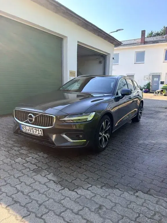 Gebraucht Volvo V60 Inscription 197 PS (144 kW) 2020 Grau Kombi