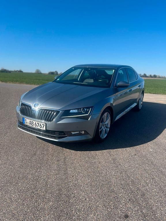 Gebraucht 2015 Skoda Superb Ambition Limousine | 17.800 € (Fairer Preis) - Bild 1/4