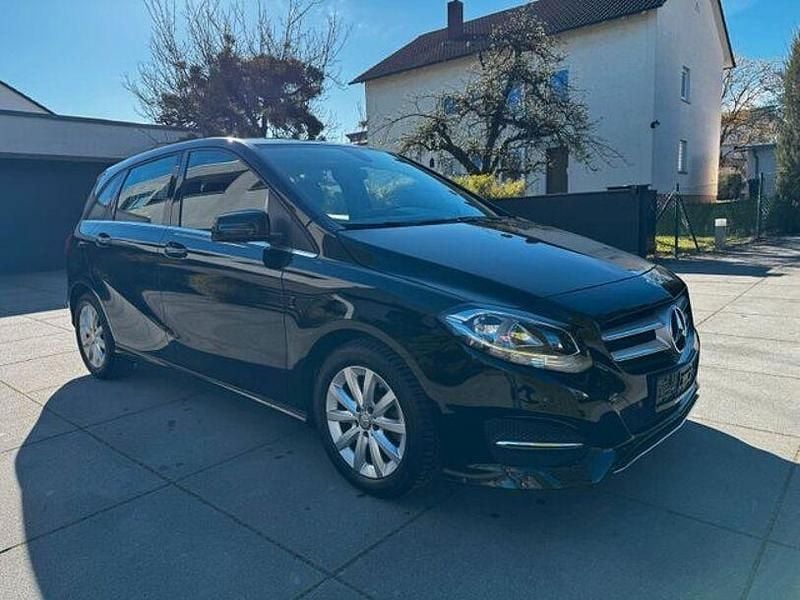 Gebraucht Mercedes B180 122 PS (89 kW) 2015 Schwarz Van / Kleinbus