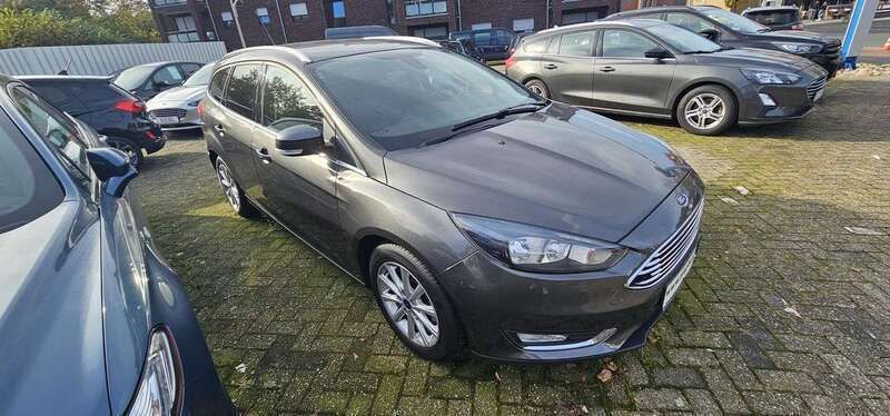 Grau Gebraucht 2017 Ford Focus Titanium Kombi | 11.990 € (Teuer) - Bild 1/4