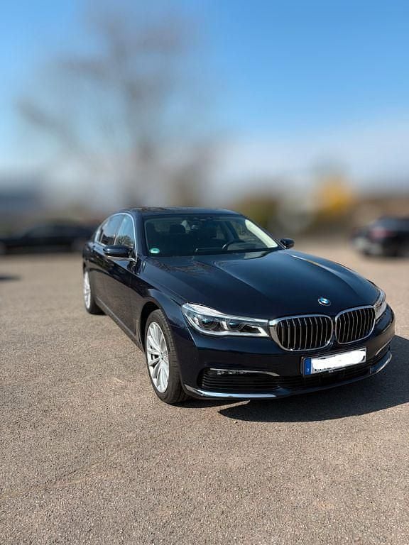 Gebraucht BMW 740 Performance 320 PS (235 kW) 2018 Blau Limousine