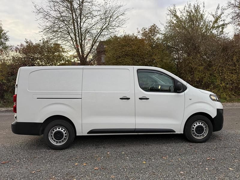 Gebraucht Opel Vivaro 122 PS (89 kW) 2020 Weiß Van / Kleinbus