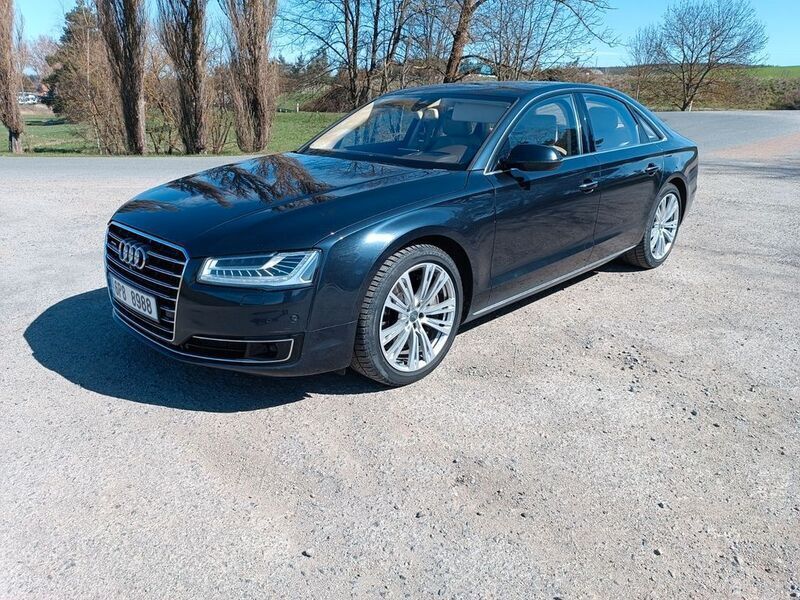 Blau Gebraucht 2024 Audi A8 Limousine | 24.200 € - Bild 1/4