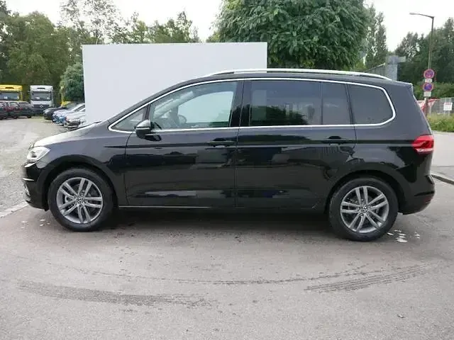 Neu VW Touran Comfortline 150 PS (110 kW) 2026 Schwarz Van / Kleinbus