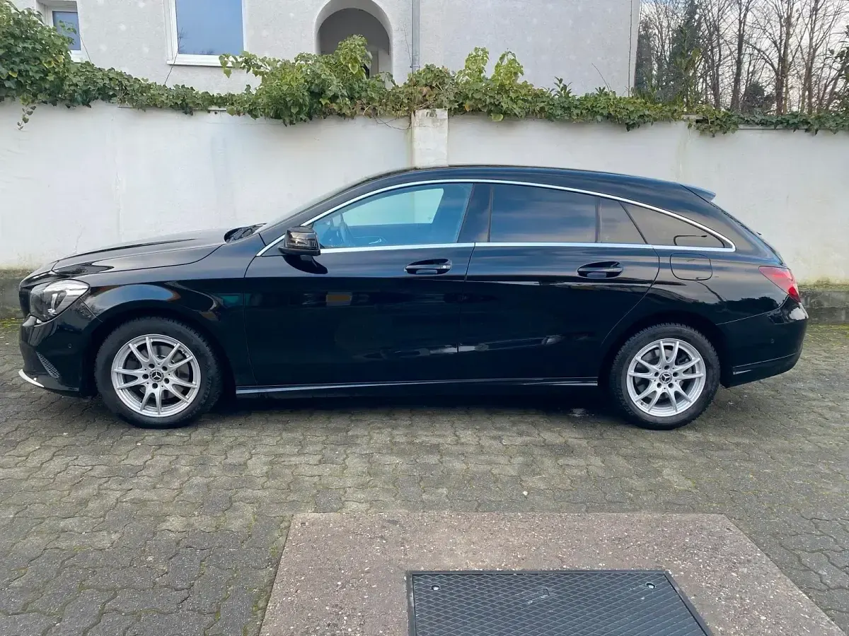 Gebraucht Mercedes CLA200 136 PS (100 kW) 2018 Schwarz Coupé