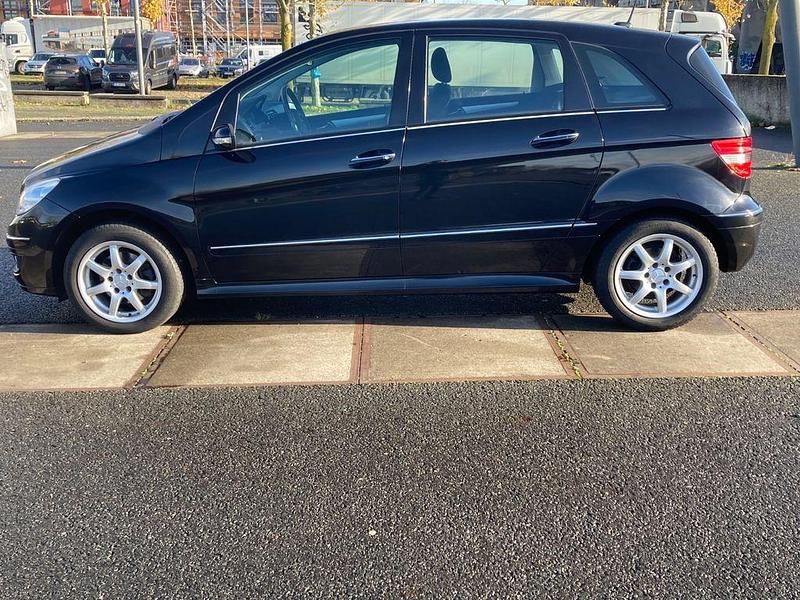 Gebraucht Mercedes B200 136 PS (100 kW) 2008 Schwarz Van / Kleinbus