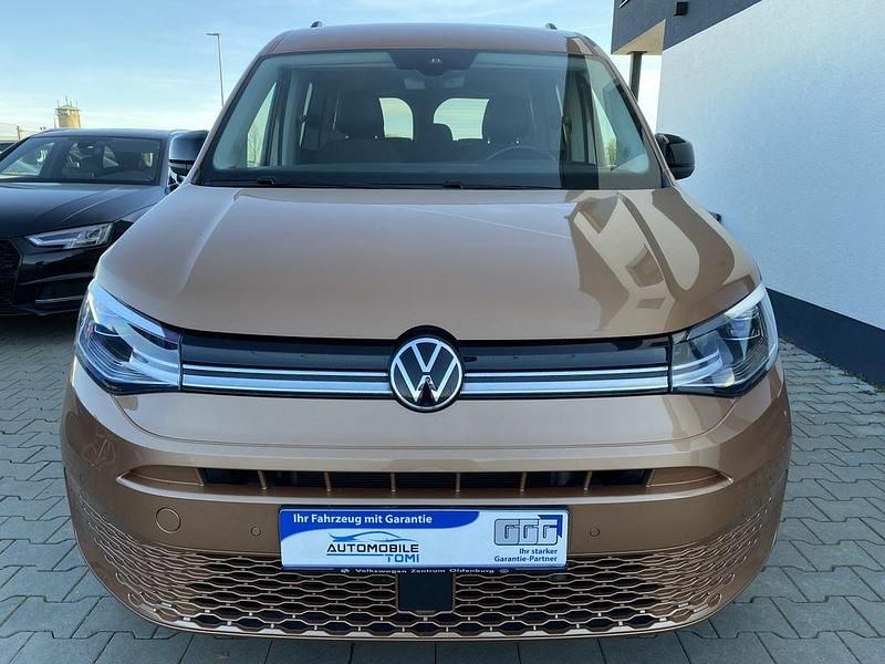 Używany VW Caddy Maxi Style 122 KM (89 kW) 2023 Brązowy Minivan