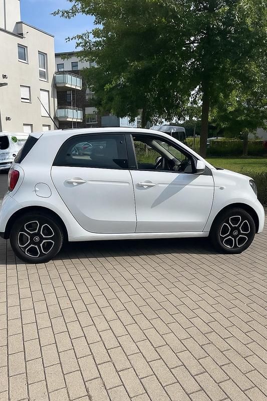 Weiß Gebraucht 2017 Smart ForFour Kleinwagen | 8.150 € (Superpreis) - Bild 1/4