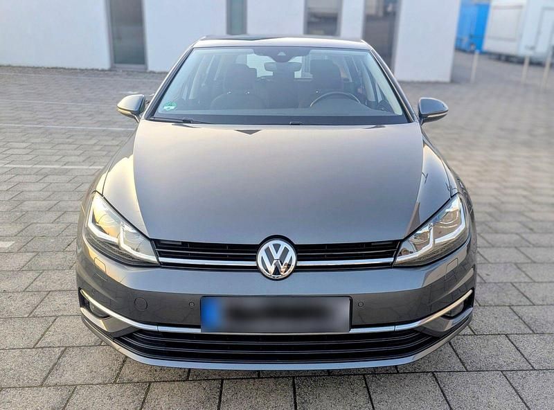 Gebraucht VW Golf VII Highline 150 PS (110 kW) 2018 Grau Limousine