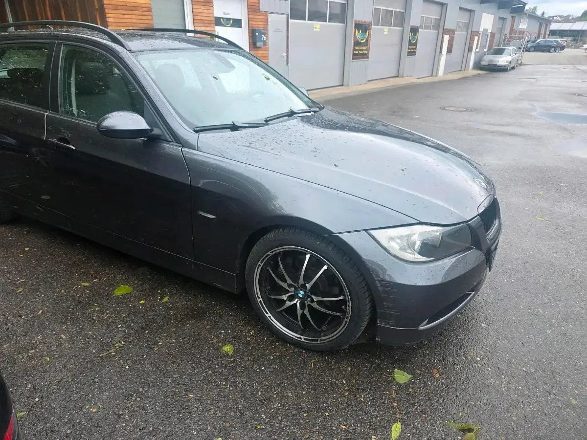 Gebraucht BMW 320 150 PS (110 kW) 2007 Grau Kombi