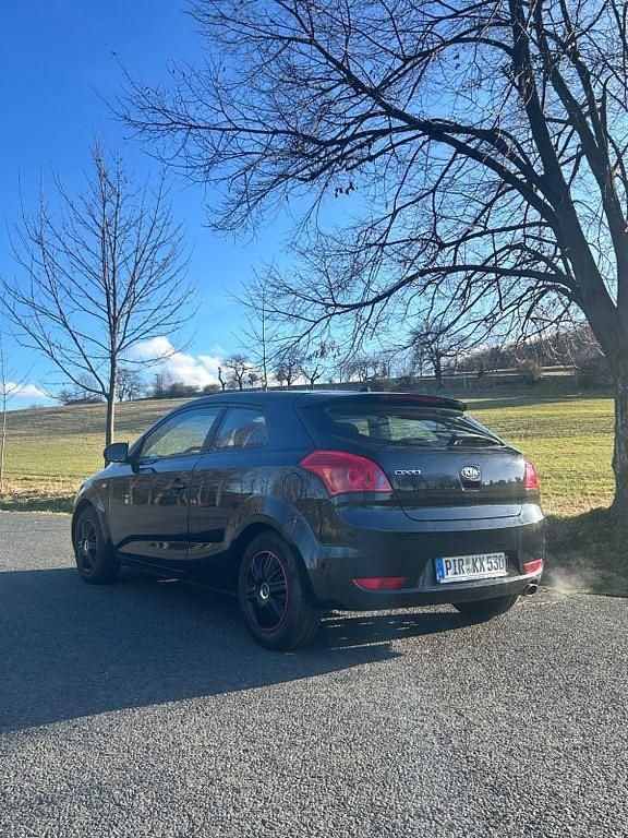 Gebraucht Kia ProCeed 125 PS (91 kW) 2011 Schwarz Limousine