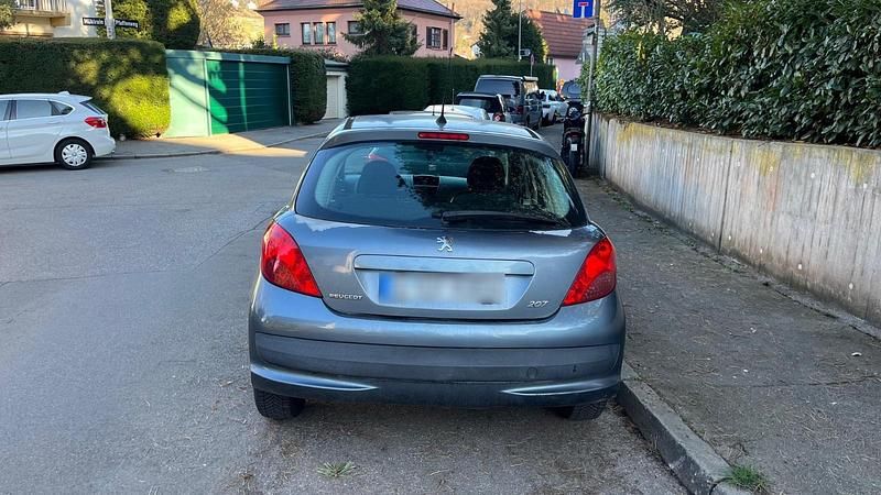 Gebraucht Peugeot 207 73 PS (53 kW) 2010 Grau Kleinwagen