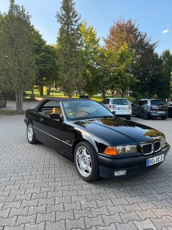 Schwarz Gebraucht 1995 BMW 320 Cabriolet Cabrio | 11.999 € - Bild 1/4