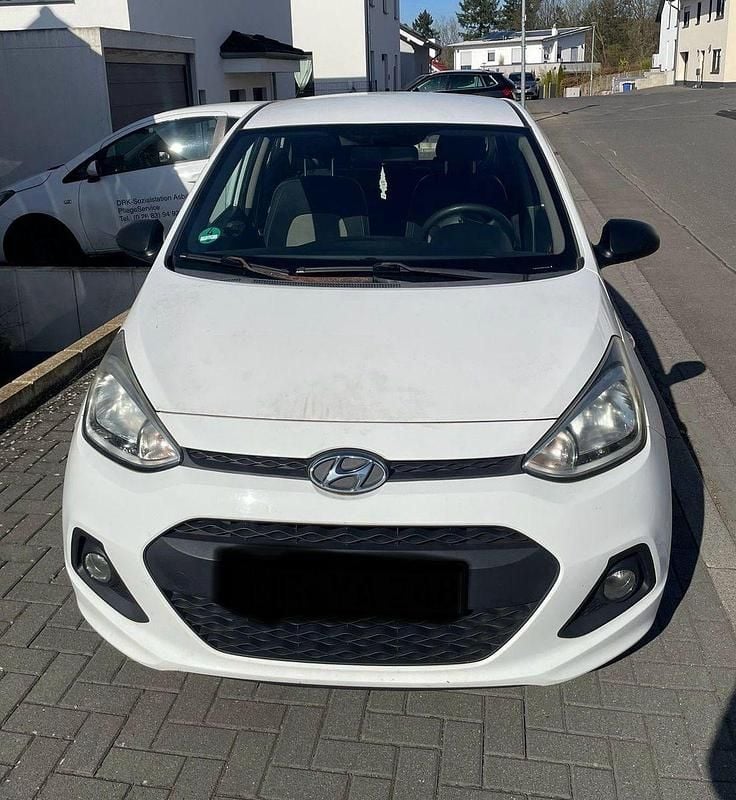 Gebraucht Hyundai i10 Classic 67 PS (49 kW) 2015 Weiß Kleinwagen
