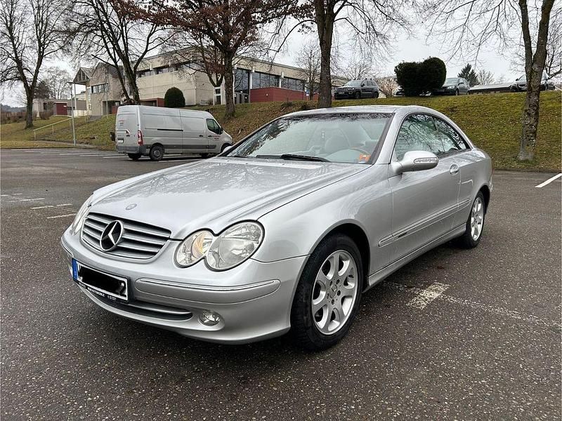 Silber Gebraucht 2004 Mercedes CLK240 Elegance Coupé | 8.500 € (Etwas zu teuer) - Bild 1/4