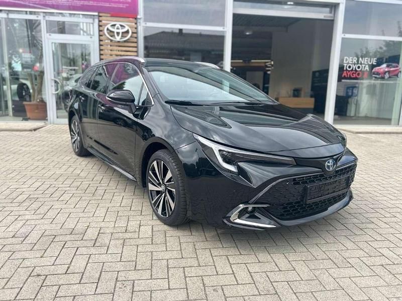 Neu Toyota Corolla 179 PS (131 kW) 2026 Schwarz Kombi