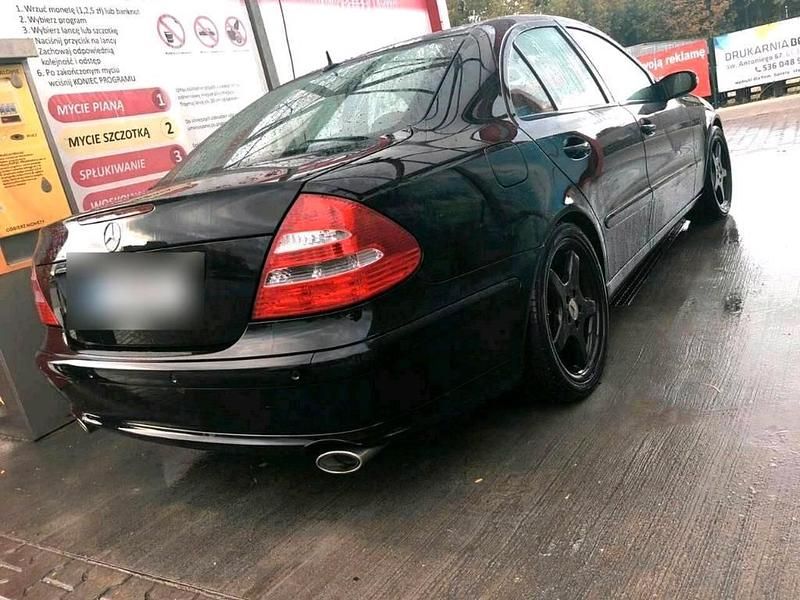 Second-hand Mercedes E320 224 CP (164 kW) 2005 Negru Berlinǎ