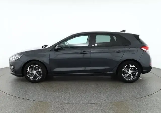 Gebraucht Hyundai i30 120 PS (88 kW) 2021 Grau Limousine