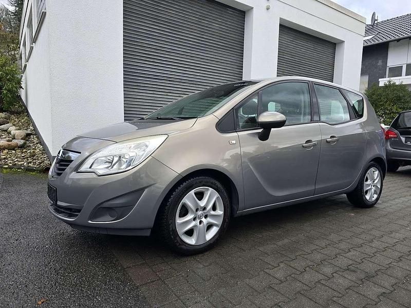 Gebraucht Opel Meriva Edition 101 PS (74 kW) 2010 Muskatgrau/muskat braun(m2) Van / Kleinbus