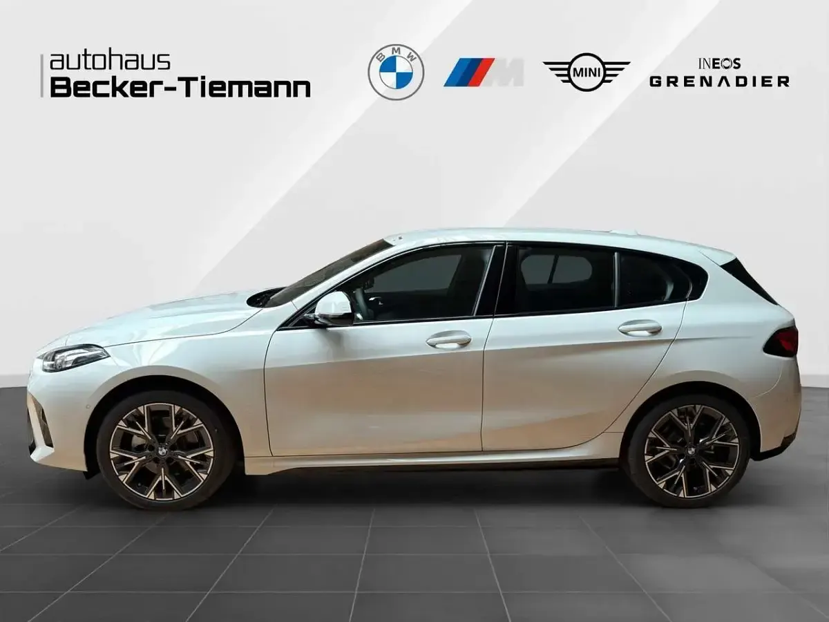 Nowe BMW 116 Exclusive 122 KM (89 kW) 2025 Biały Hatchback