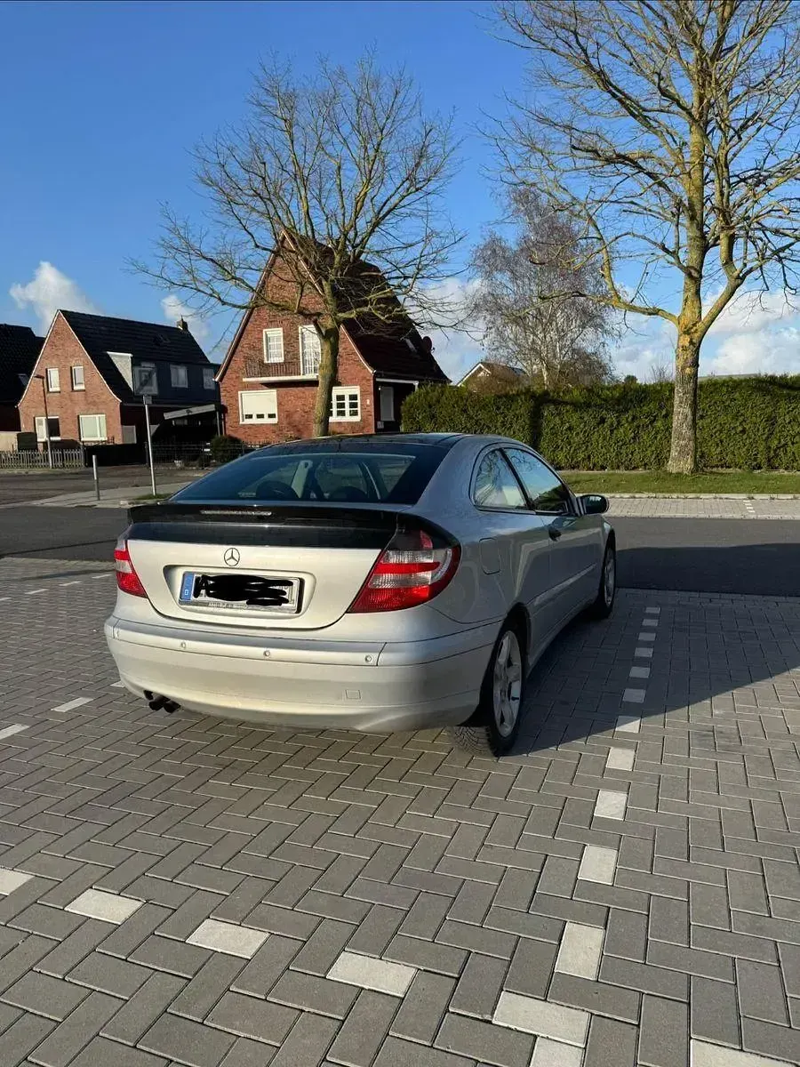 Gebraucht Mercedes C180 143 PS (105 kW) 2005 Silber Coupé