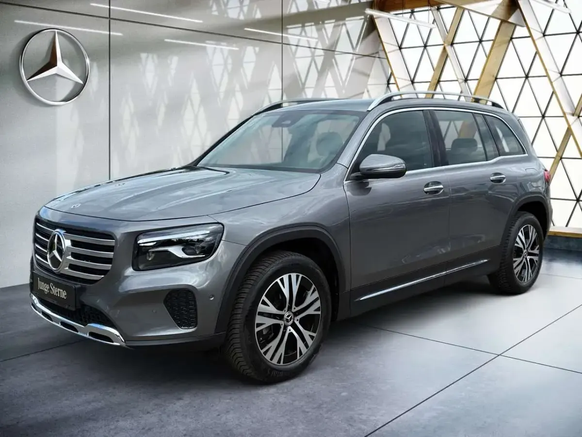 Gebraucht Mercedes GLB200 Progressive 163 PS (119 kW) 2024 Grau SUV