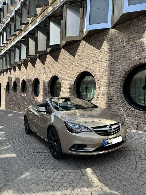 Beige Gebraucht 2014 Opel Cascada Edition Cabrio | 16.999 € - Bild 1/4