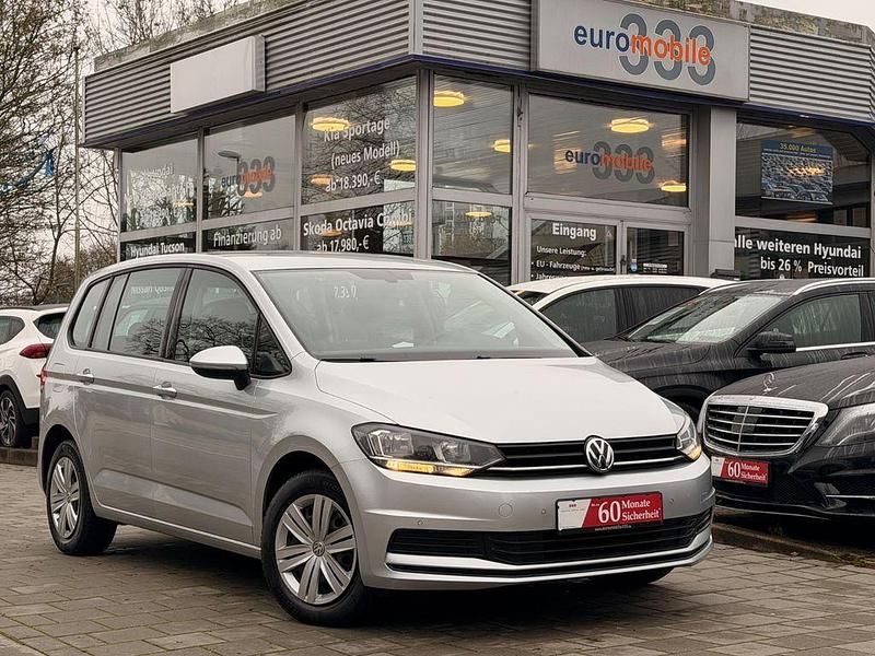 Silber Gebraucht 2018 VW Touran Trendline Van / Kleinbus | 13.490 € (Fairer Preis) - Bild 1/4
