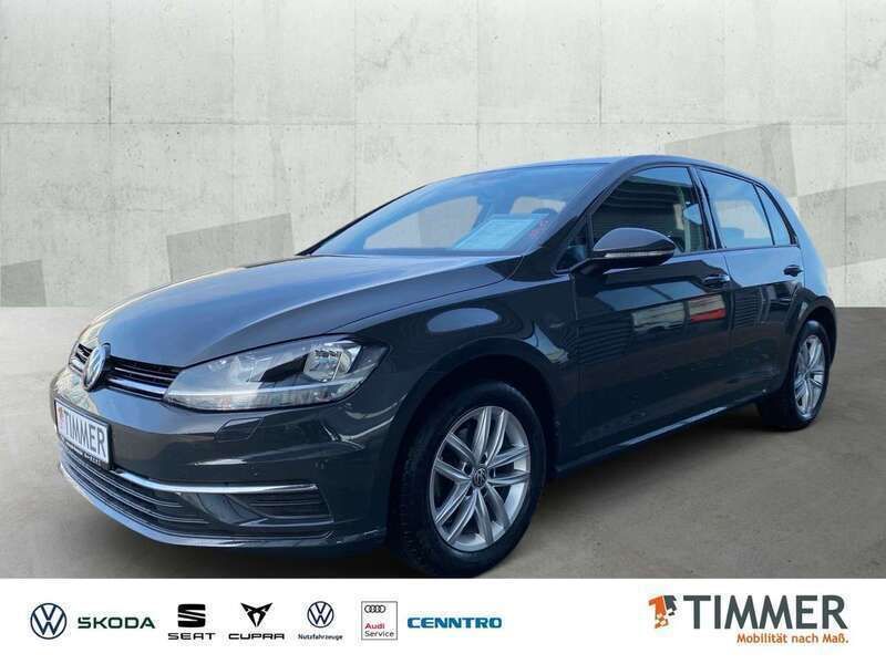 Grau Gebraucht 2019 VW Golf VII Comfortline Limousine | 17.790 € (Fairer Preis) - Bild 1/4