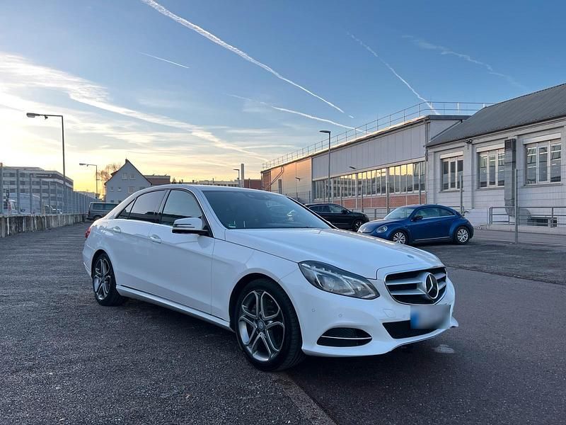 Gebraucht Mercedes E400 Avantgarde 333 PS (244 kW) 2014 Weiß Limousine