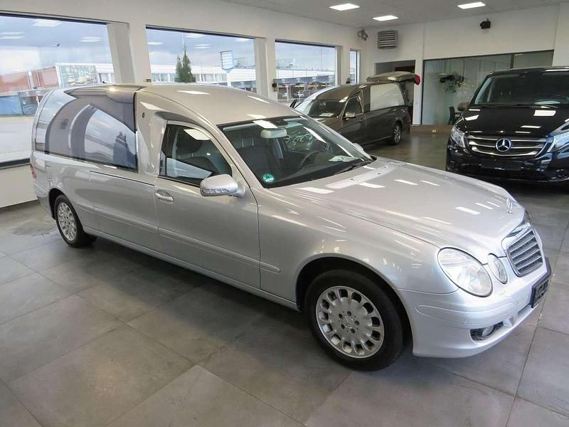 Gebraucht Mercedes E220 170 PS (125 kW) 2007 Silber Limousine
