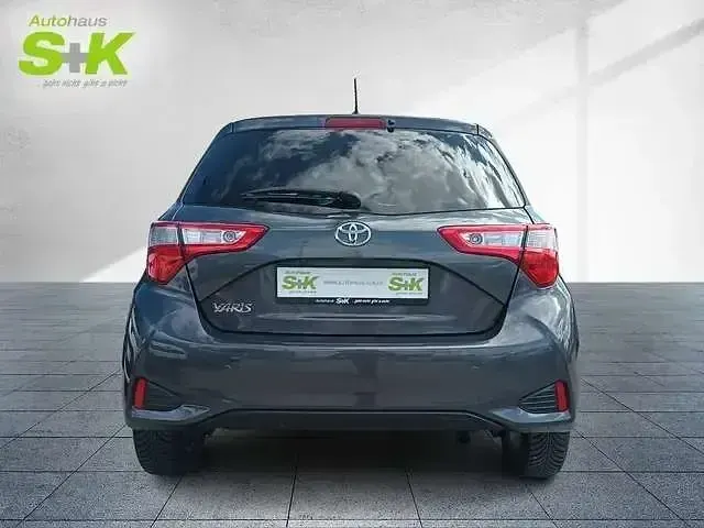 Gebraucht Toyota Yaris Team 112 PS (82 kW) 2020 Grau Limousine