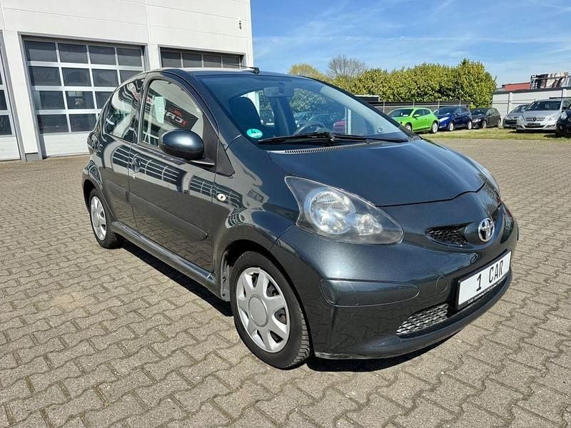 Gebraucht Toyota Aygo Basis 68 PS (50 kW) 2007 Grau Kleinwagen