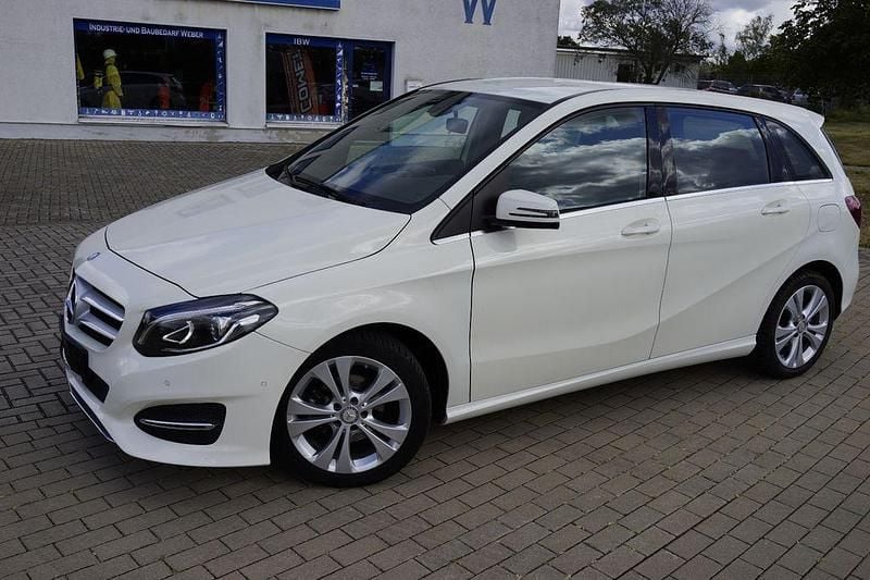 Weiß Gebraucht 2018 Mercedes B180 Van / Kleinbus | 15.399 € (Superpreis) - Bild 1/4
