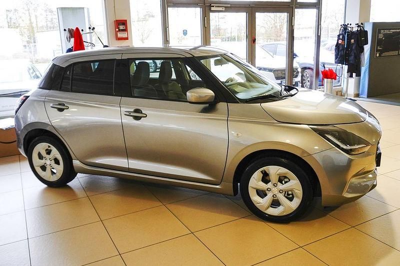 Neu Suzuki Swift Comfort 83 PS (61 kW) 2025 Silber Limousine
