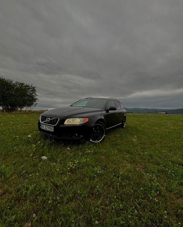 Schwarz Gebraucht 2010 Volvo V70 Summum Kombi | 4.500 € (Guter Preis) - Bild 1/4