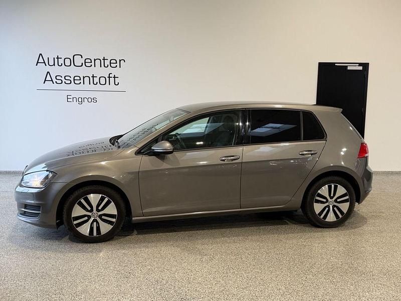 Grau Gebraucht 2013 VW Golf VII Trendline Limousine | 5.500 € (Fairer Preis) - Bild 1/3