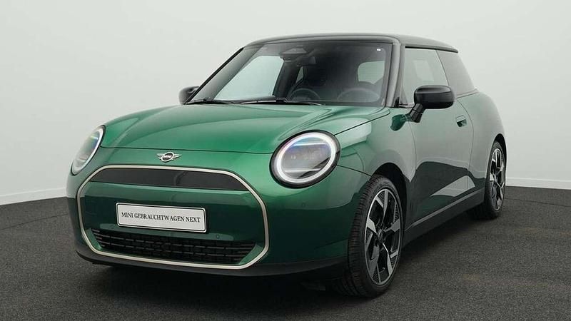 Grün Gebraucht 2024 Mini Cooper Favoured Kleinwagen | 28.932 € (Fairer Preis) - Bild 1/4