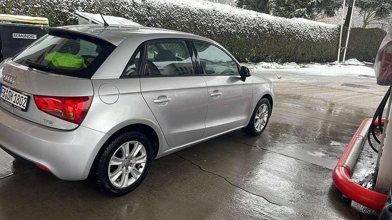 Gebraucht 2013 Audi A1 Sportback Ambition Kleinwagen | 4.900 € (Superpreis) - Bild 1/4