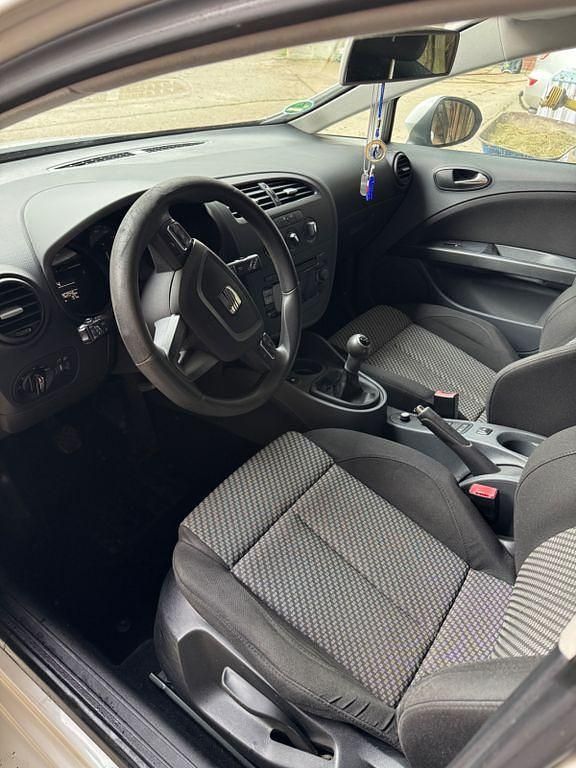 Second-hand Seat Leon Reference 125 CP (91 kW) 2010 Alb Hatchback