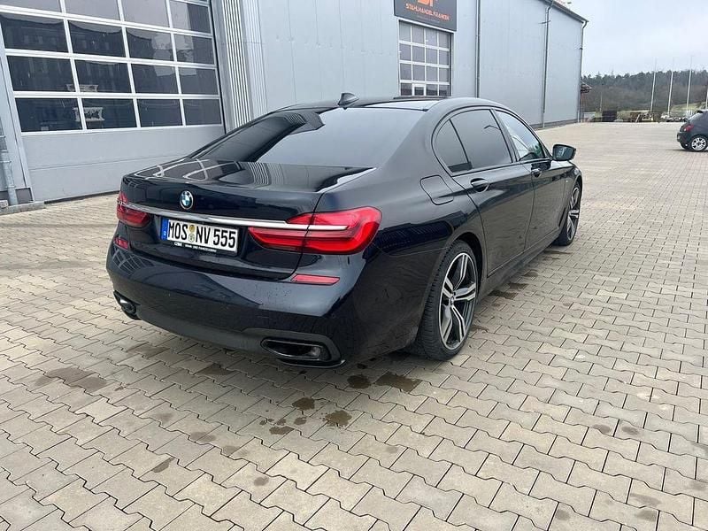 Gebraucht BMW 750 400 PS (294 kW) 2019 Schwarz Limousine