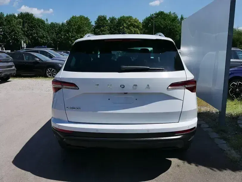 Gebraucht Skoda Karoq Selection 150 PS (110 kW) 2025 Gletscherweiß metallic SUV