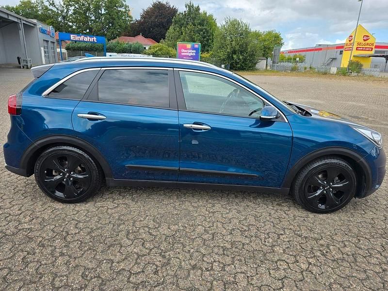 Blau Gebraucht 2016 Kia Niro Spirit SUV | 14.200 € (Fairer Preis) - Bild 1/4
