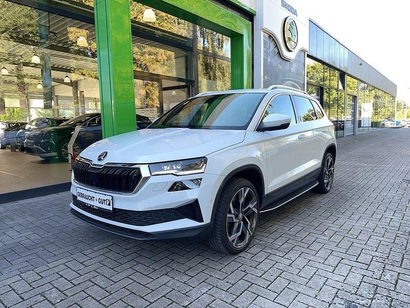 Weiß Gebraucht 2022 Skoda Karoq SUV | 31.250 € (Teuer) - Bild 1/4
