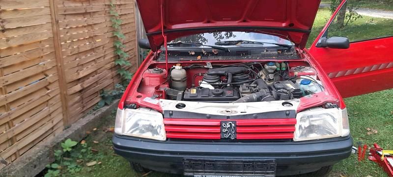 Rot Gebraucht 1991 Peugeot 205 Kleinwagen | 3.500 € - Bild 1/4