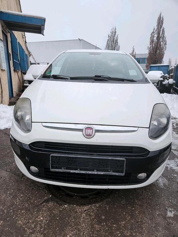 Weiß Gebraucht 2011 Fiat Grande Punto Kleinwagen | 2.450 € (Fairer Preis) - Bild 1/4