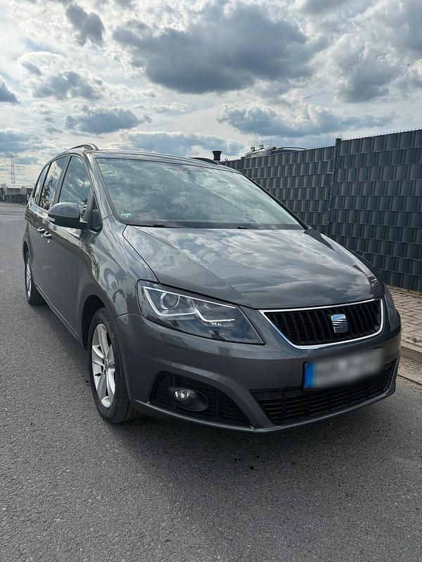 Grau Gebraucht 2011 Seat Alhambra Van / Kleinbus | 8.199 € (Guter Preis) - Bild 1/4